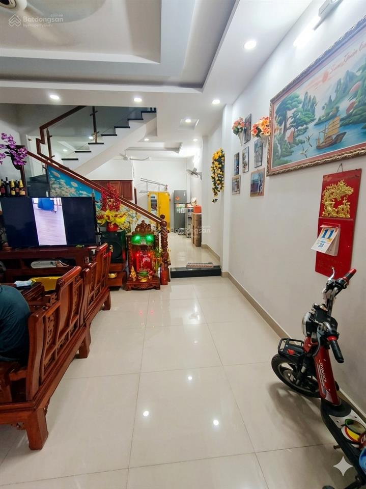 Nhà sát vách tên lửa 70m2 ngang 5m đường ôtô thông nhik 5 tỷ