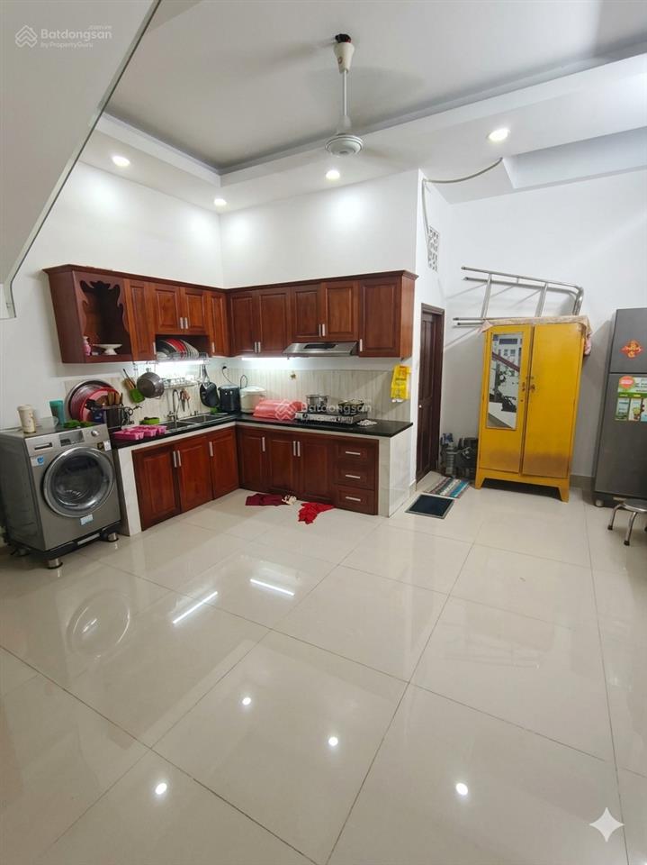 Nhà sát vách tên lửa 70m2 ngang 5m đường ôtô thông nhik 5 tỷ