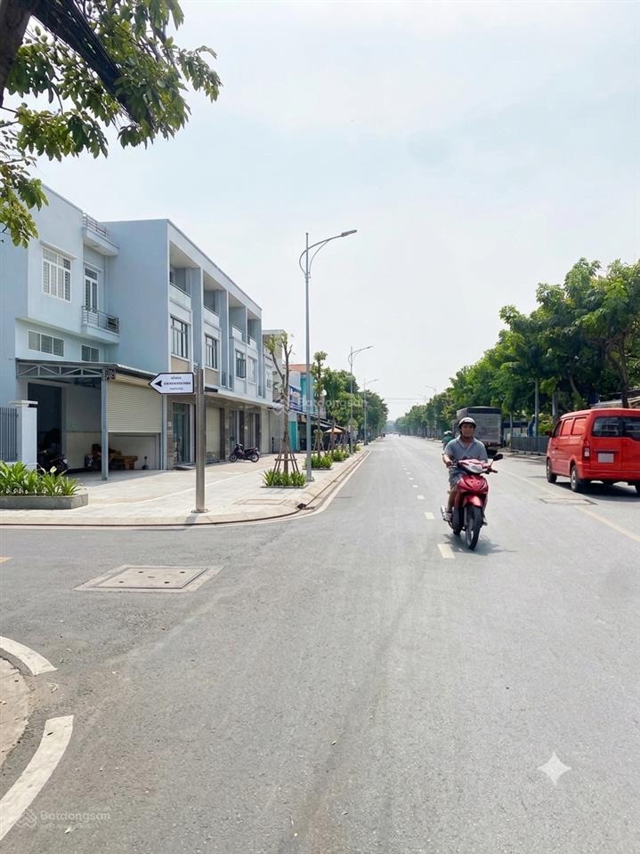 Bán nhà xưởng 2 tầng tỉnh lộ 10, ngang bề thế 27m 1300m2 dòng tiền 6000 tr/n
