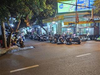 Chính chủ bán nhà góc 2 mặt tiền đang kinh doanh quán ăn sát trường tiểu học