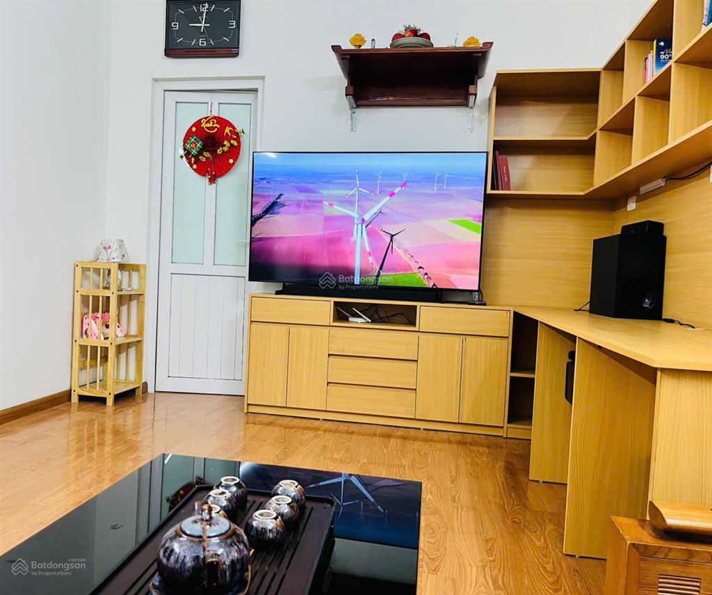 Bán căn hộ tập thể gần bến xe nước ngầm  sổ đỏ riêng 50m2