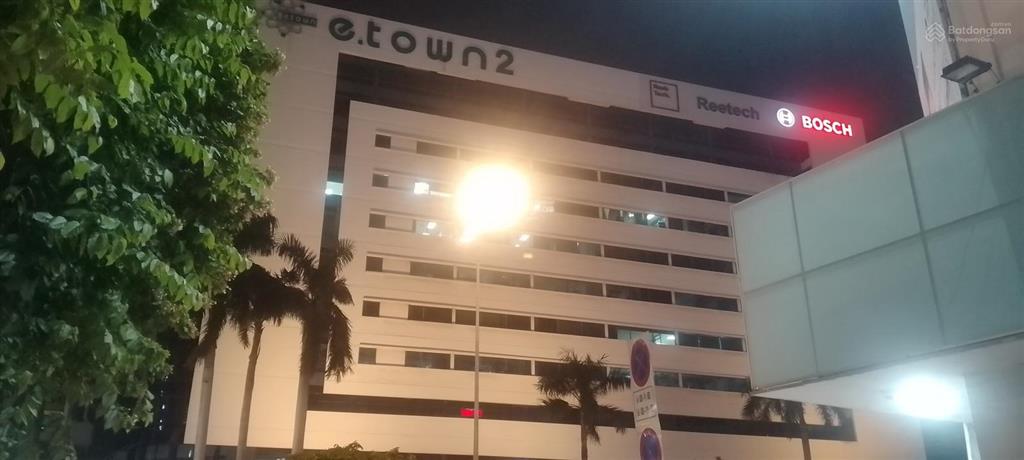 Bán nhà cộng hòa, ngay công viên, đầu c12 vào ga t3, 3 tầng 4x16,5, 8,3 tỷ