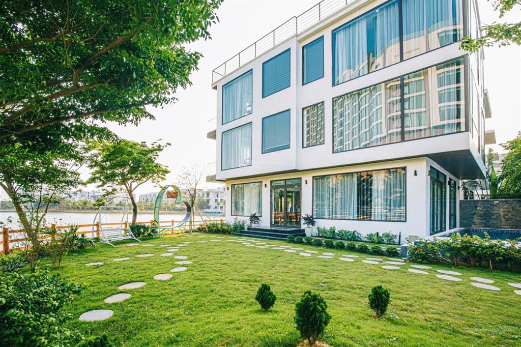 Chính chủ cần bán nhanh căn biệt thự có sổ, full nội thất, vị trí trung tâm.  0986 594 ***