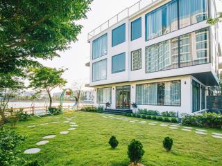 Chính chủ cần bán nhanh căn biệt thự có sổ, full nội thất, vị trí trung tâm.  0986 594 ***