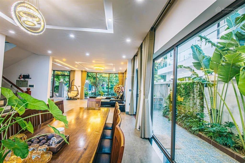 Chính chủ cần bán nhanh căn villa có sổ, đầy đủ nội thất, vị trí đẹp, giá từ 11tỷx.  0986 594 ***