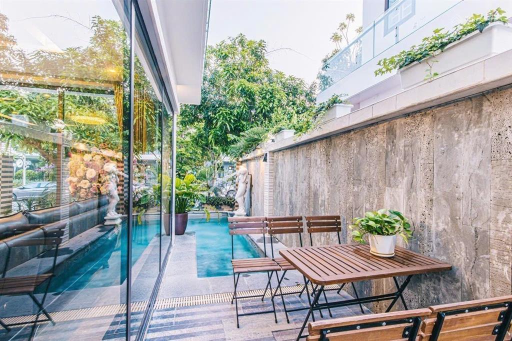 Chính chủ cần bán nhanh căn villa có sổ, đầy đủ nội thất, vị trí đẹp, giá từ 11tỷx.  0986 594 ***