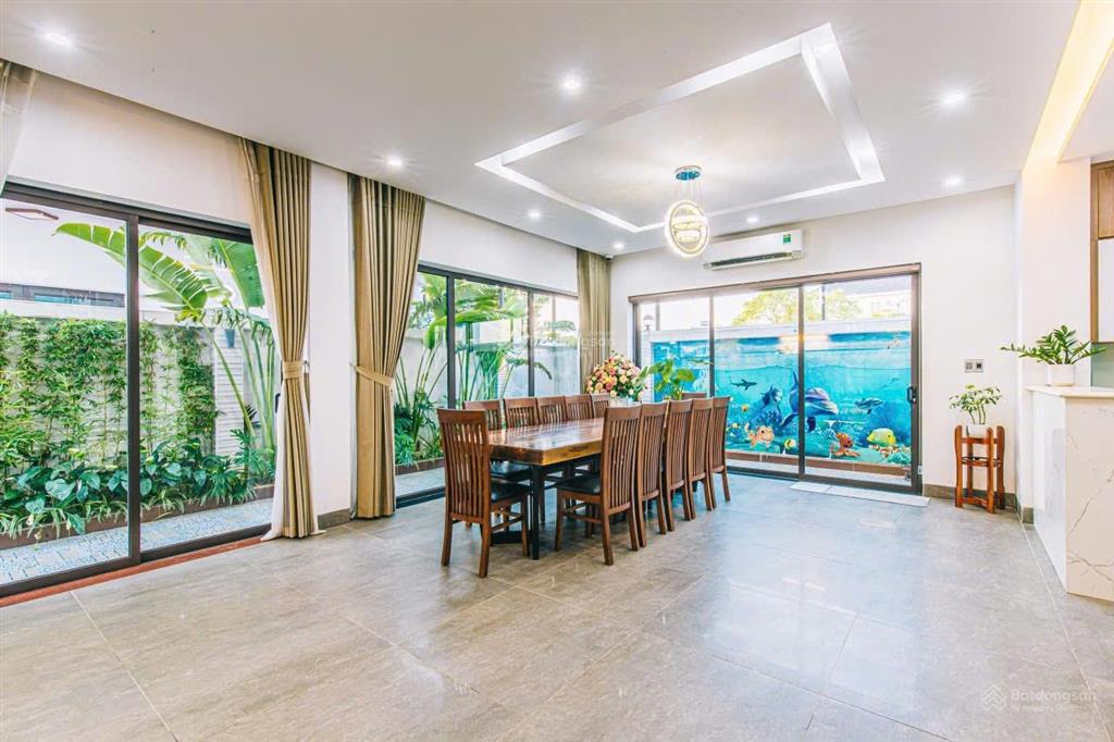 Chính chủ cần bán nhanh căn villa có sổ, đầy đủ nội thất, vị trí đẹp, giá từ 11tỷx.  0986 594 ***