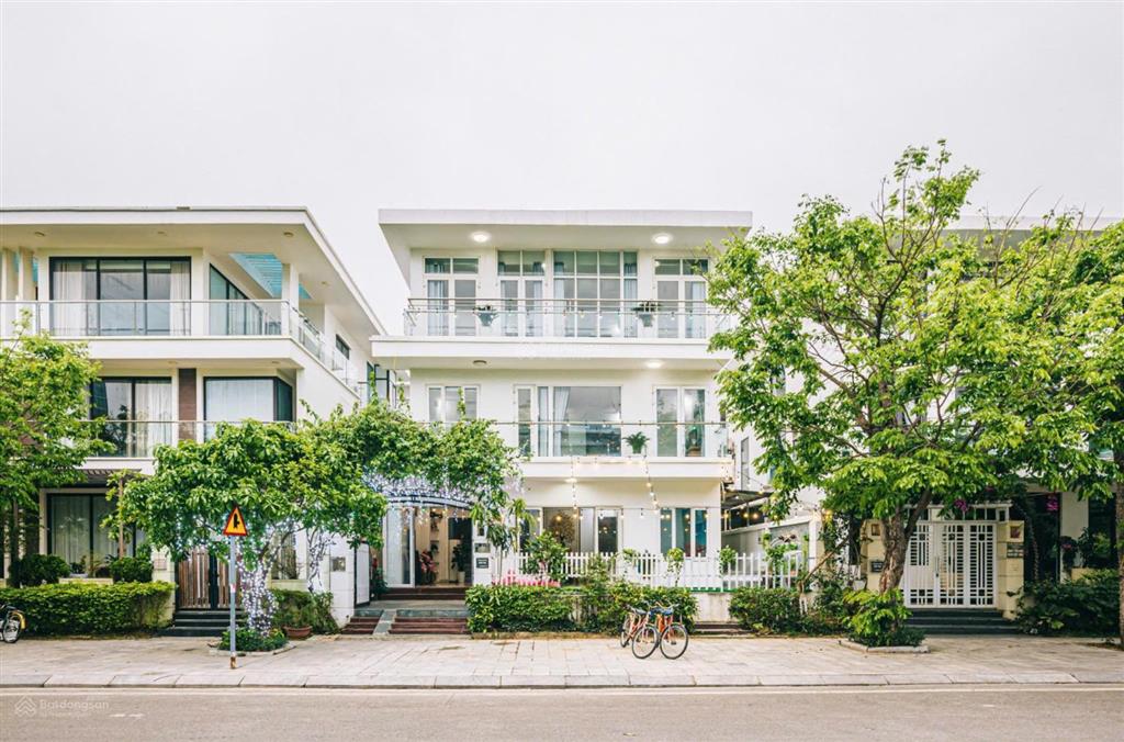 Chính chủ cần bán nhanh căn villa có sổ, đầy đủ nội thất, vị trí đẹp, giá từ 11tỷx.  0986 594 ***