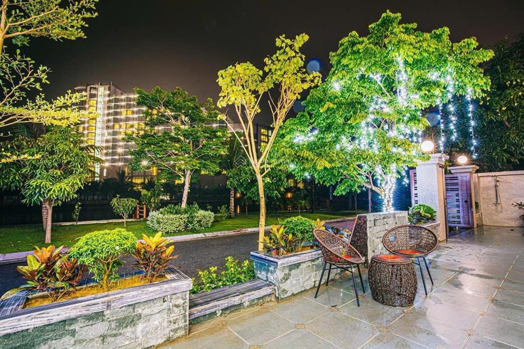 Chính chủ cần bán nhanh căn villa có sổ, đầy đủ nội thất, có sổ giá 12 tỷ.  0986 594 ***