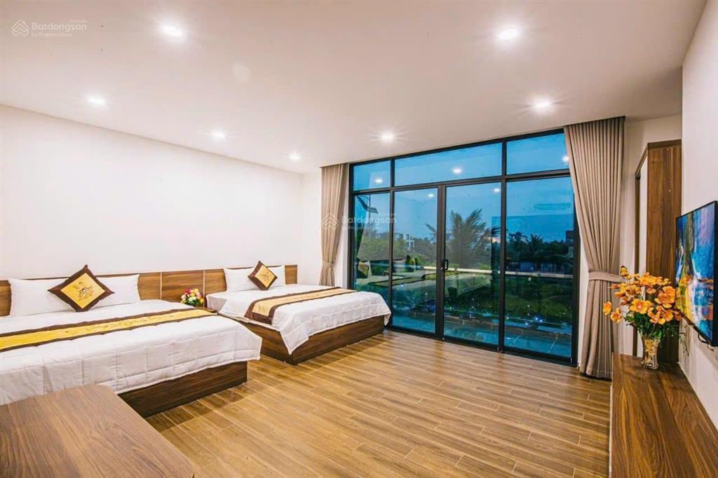 Chính chủ cần bán nhanh căn villa có sổ, đầy đủ nội thất, có sổ giá 12 tỷ.  0986 594 ***