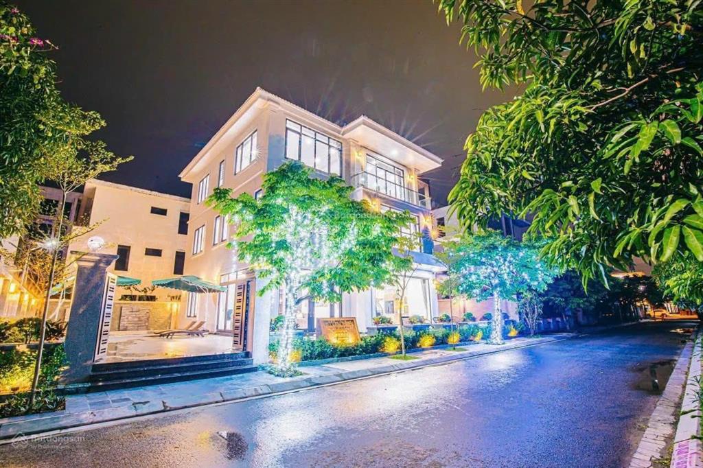 Chính chủ cần bán nhanh căn villa có sổ, đầy đủ nội thất, có sổ giá 12 tỷ.  0986 594 ***