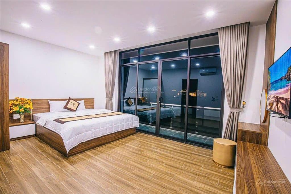 Chính chủ cần bán nhanh căn villa có sổ, đầy đủ nội thất, có sổ giá 12 tỷ.  0986 594 ***