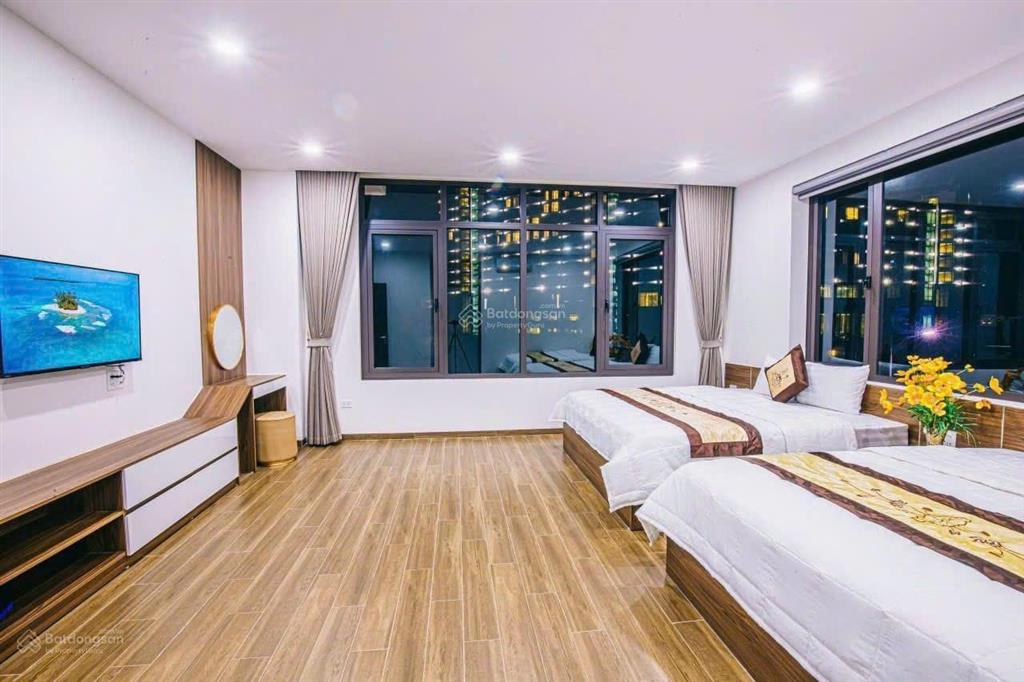 Chính chủ cần bán nhanh căn villa có sổ, đầy đủ nội thất, có sổ giá 12 tỷ.  0986 594 ***