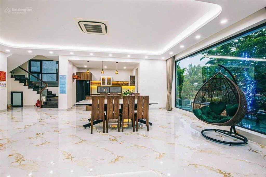 Chính chủ cần bán nhanh căn villa có sổ, đầy đủ nội thất, có sổ giá 12 tỷ.  0986 594 ***