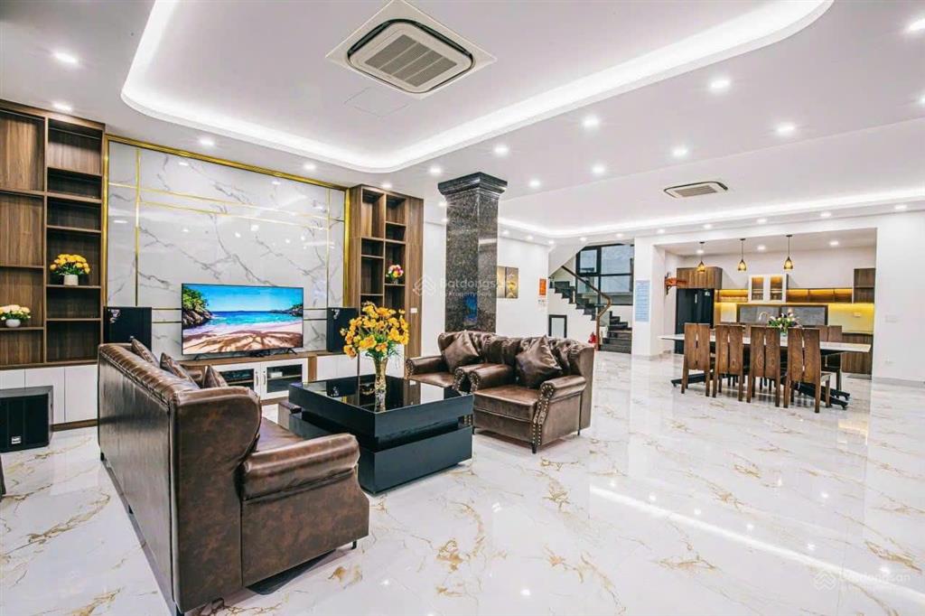 Chính chủ cần bán nhanh căn villa có sổ, đầy đủ nội thất, có sổ giá 12 tỷ.  0986 594 ***