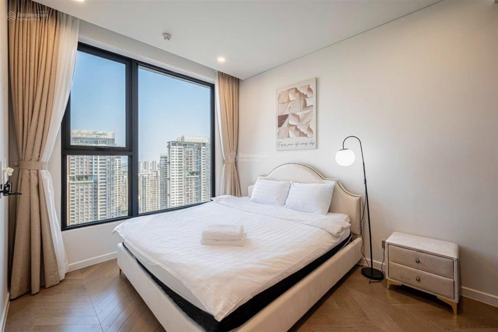 Bán căn 2pn lumiere riverside giá siêu hot 10.8 tỷ all in view city toà west.  0936 484 ***