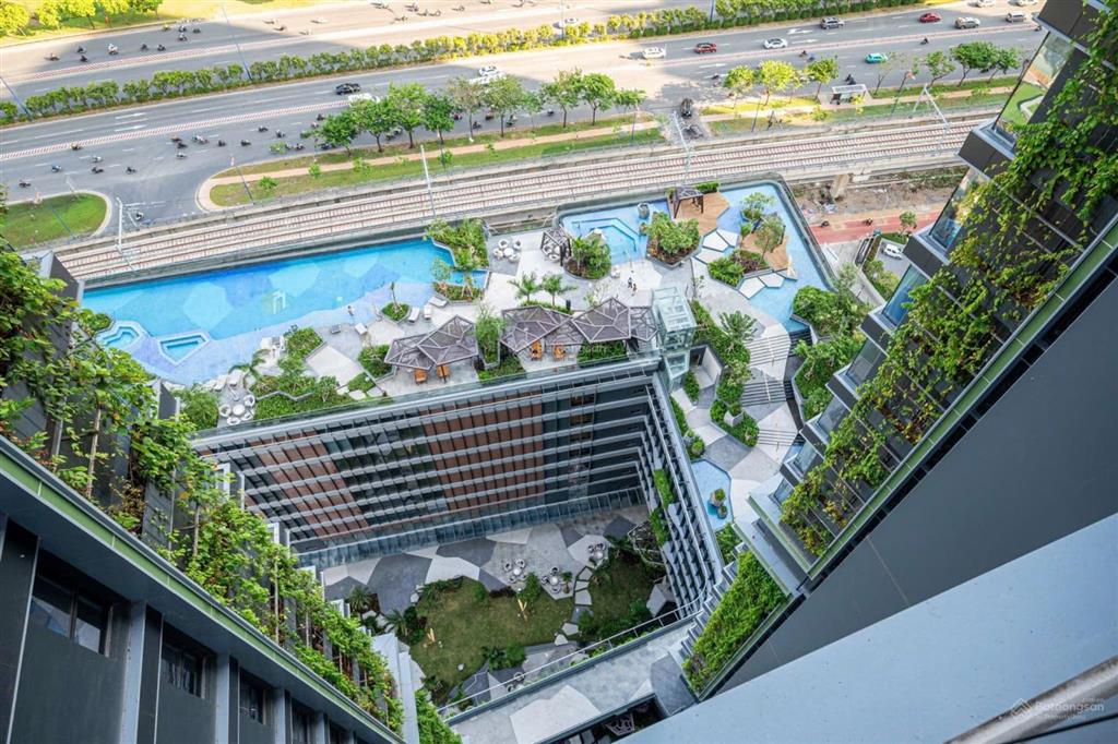 Bán căn 2pn lumiere riverside giá siêu hot 10.8 tỷ all in view city toà west.  0936 484 ***