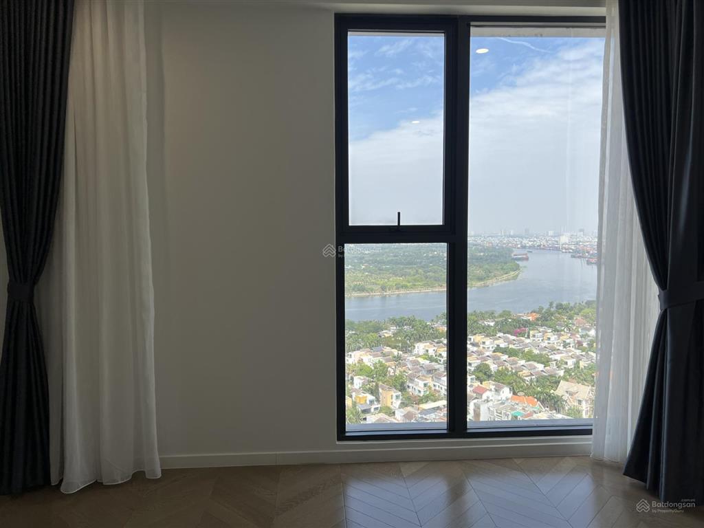Bán căn 3pn lumiere có sổ view sông tòa west giá 16,3 tỷ all in.  0936 484 ***