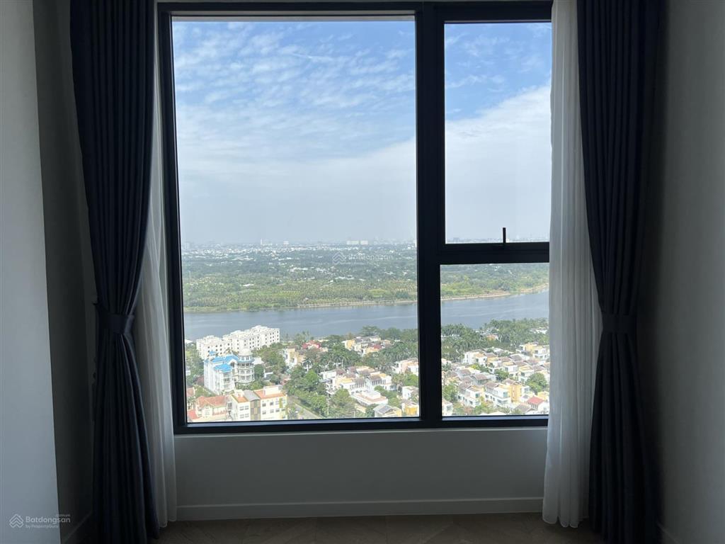 Bán căn 3pn lumiere có sổ view sông tòa west giá 16,3 tỷ all in.  0936 484 ***