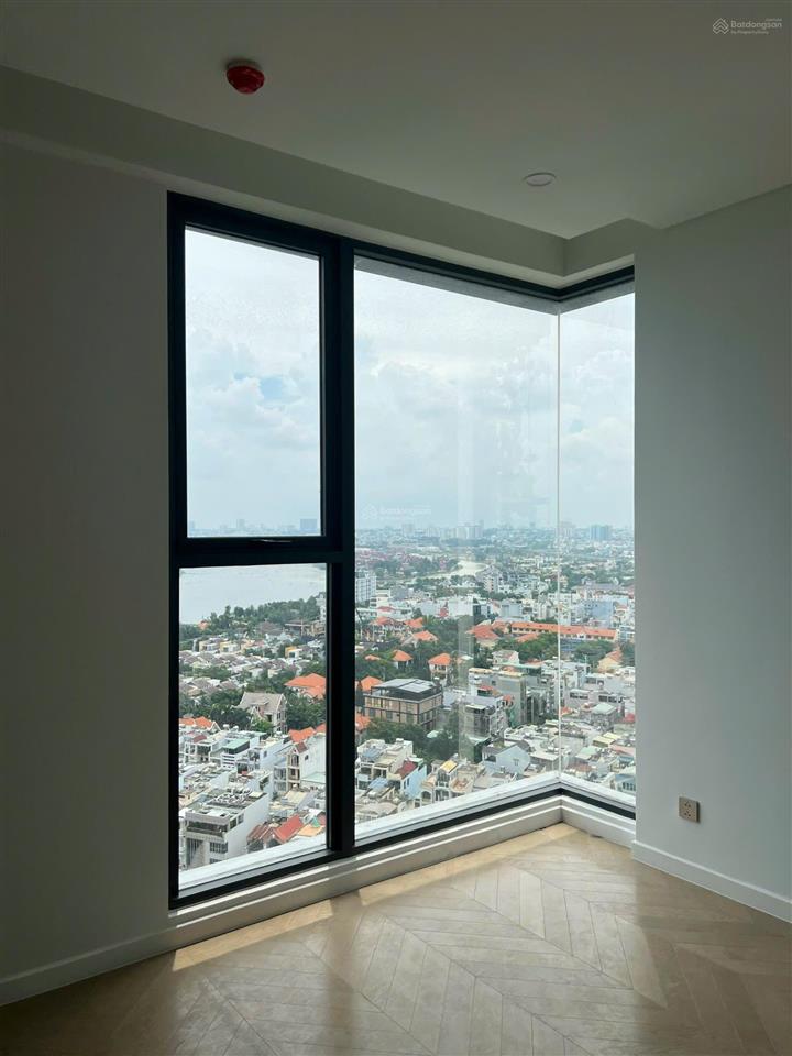 Bán căn 3pn lumiere có sổ view sông tòa west giá 16,3 tỷ all in.  0936 484 ***