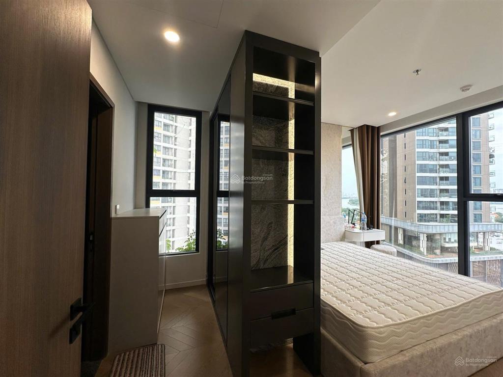 Bán căn 3pn lumiere view sông full nội thất đã có sổ bán 16,4 tỷ all in bao thuế phí.  0936 484 ***