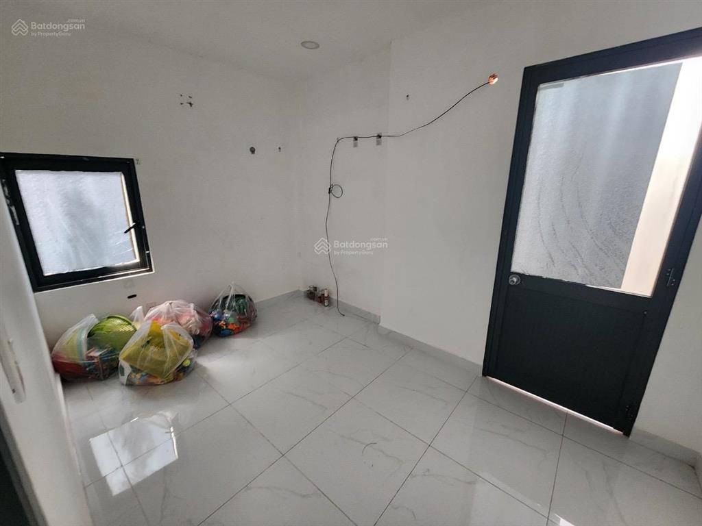 Cần bán nhà góc 2 mặt tiền hẻm q4  chính chủ