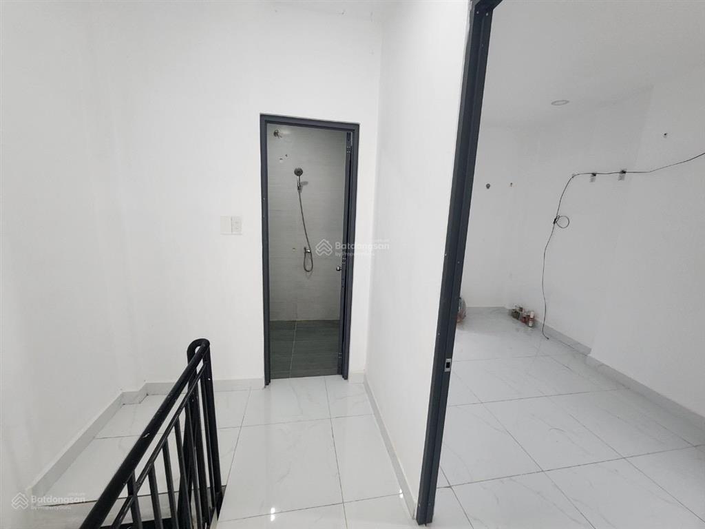 Cần bán nhà góc 2 mặt tiền hẻm q4  chính chủ