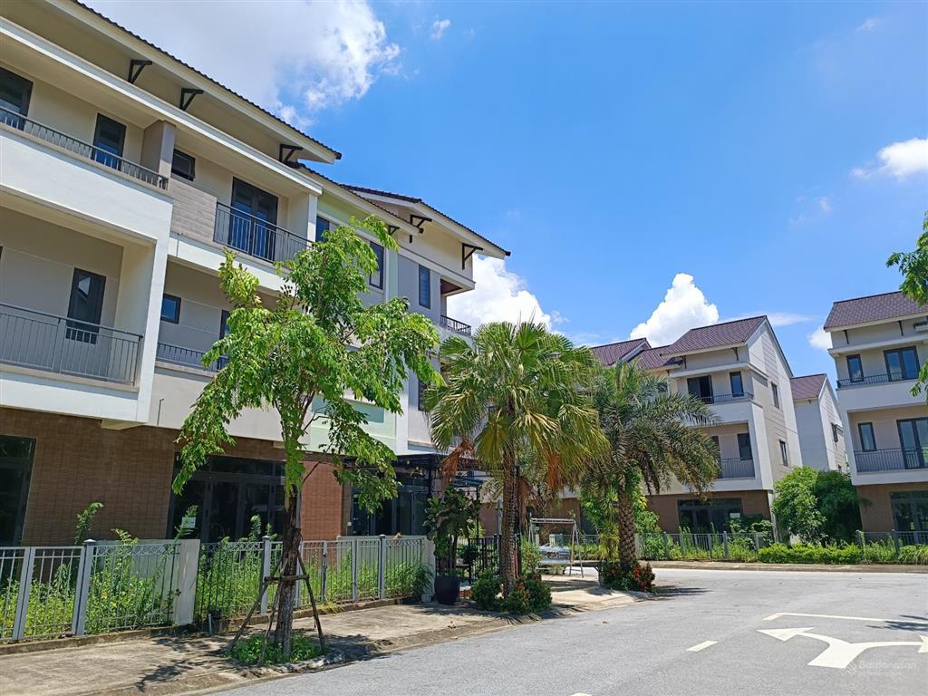 Chủ vay bank 2 tỷ cần bán lô khe thoáng vườn hoa trước tết