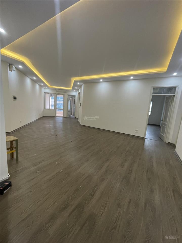 Bán căn hộ 3pn + 3wc, 151m2 tại 17t5 khu đt trung hoà nhân chính, giá cực chất 90 triệu vnd/m2