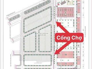 Kinh doanh sầm uất, đối diện chợ đầu mối đông tảo, đường 20m, vỉa hè 4m, 100m2 mt 5m. giá 6.9 tỷ