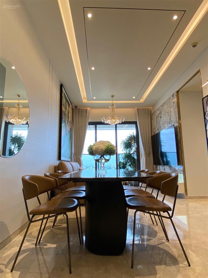 Cho thuê 3pn the marq nội thất đẹp, cao cấp.