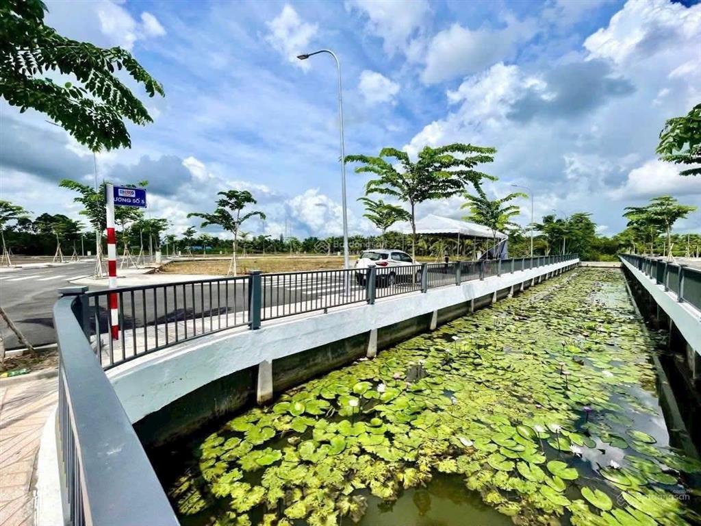 Bán lô đất đẹp  đối diện công viên vốn chỉ từ 650 triệu