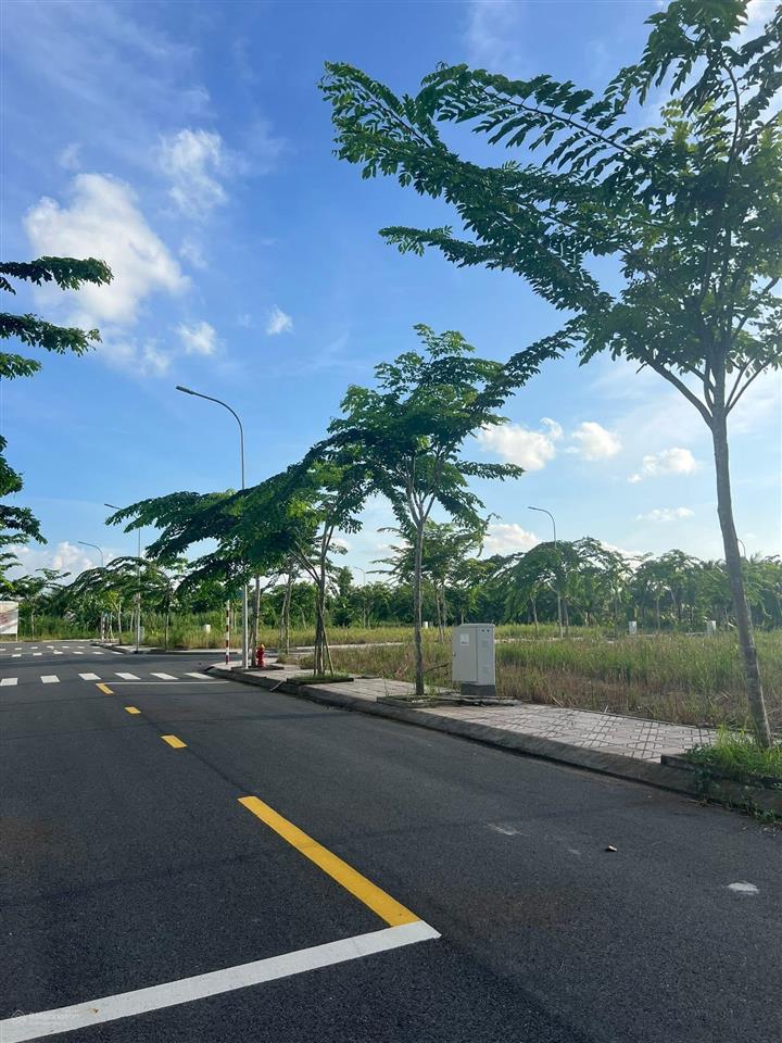 Bán lô đất đẹp  đối diện công viên vốn chỉ từ 650 triệu