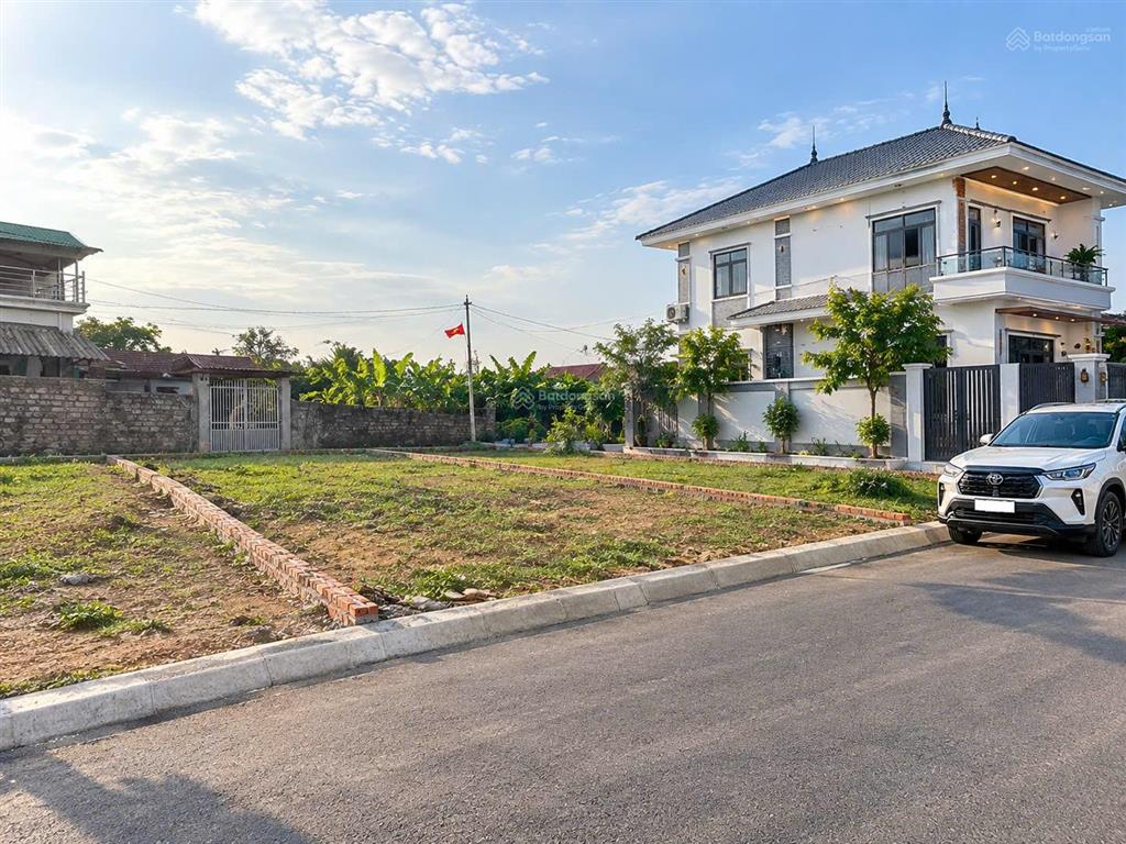Chính chủ cần tiền bán mảnh đất 700 triệu ở ba vì gần nhiều khu du lịch nghỉ dưỡng gần quốc lộ 32