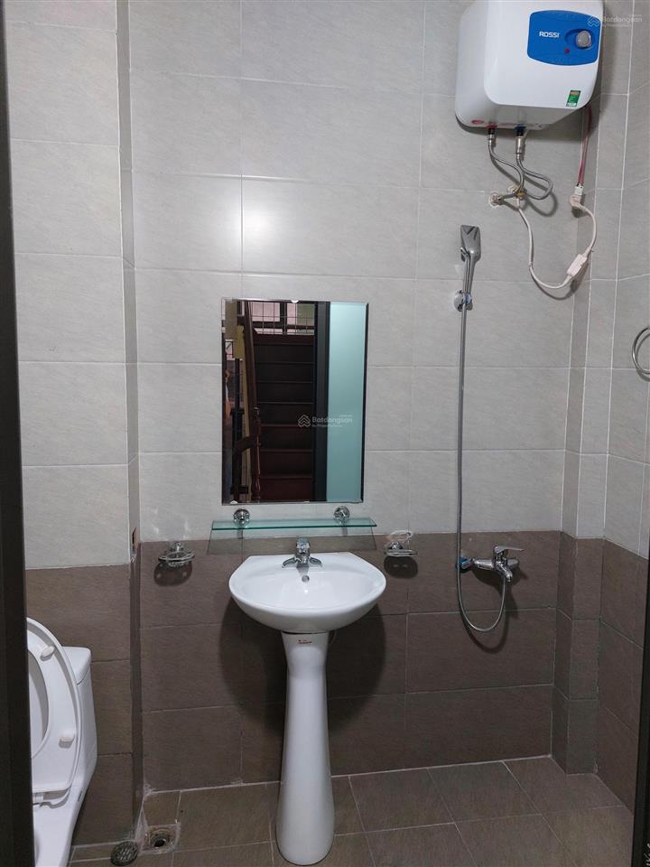 Chính chủ cho thuê nhà 4 tầng, lô góc 2 mặt thoáng, ô tô đỗ cửa, tiện kinh doanh, bán hàng