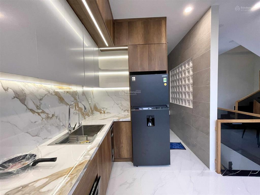 Mặt tiền kinh doanh  2 mặt thoáng  đường ô tô 9m  ngang 6.5m  4 tầng  gara ô tô  chỉ 9.3 tỷ