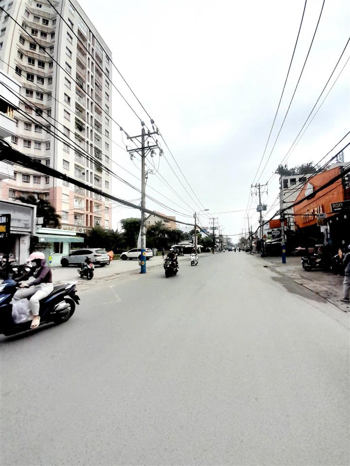 Mặt tiền kinh doanh  ngang 7.7m hiếmsát nguyễn duy trinh  đường 12m  3 tầng  5pn  chỉ 8.6 tỷ