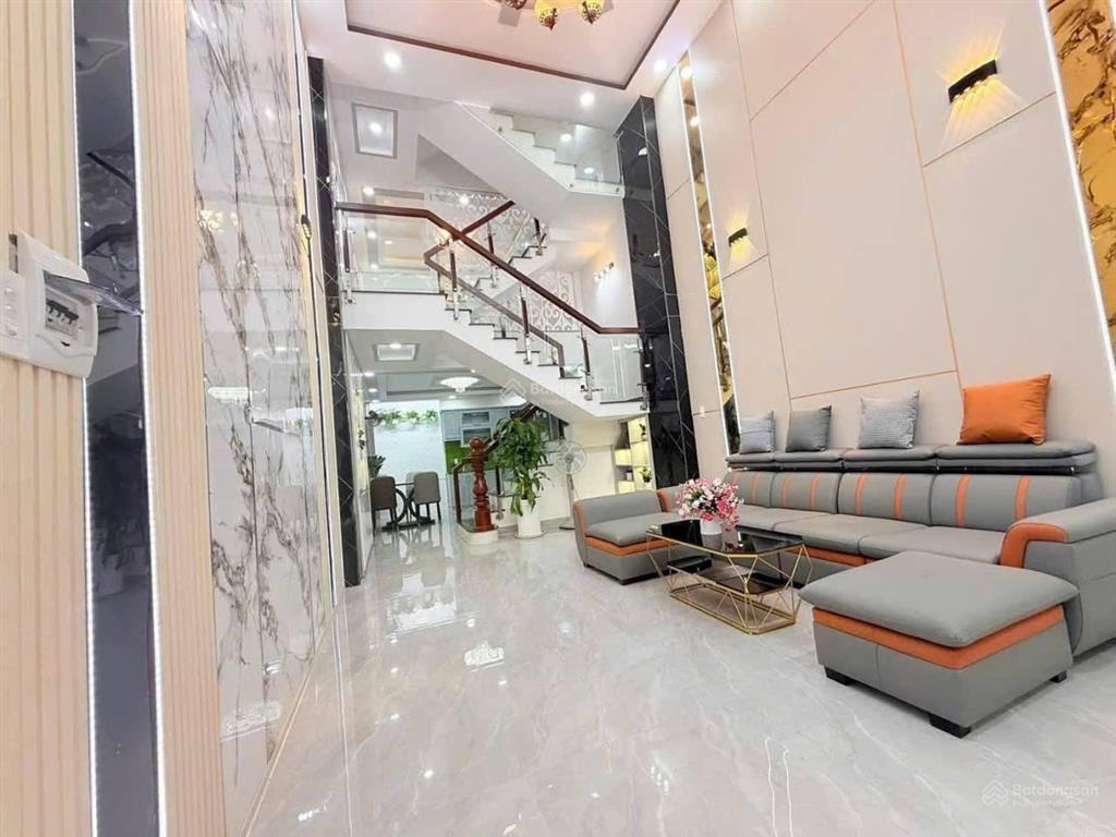 Bán nhà mặt phố đẹp tại hoàng liên, 16,2 tỷ, 102,6m2, 5pn, 4wc, chính chủ