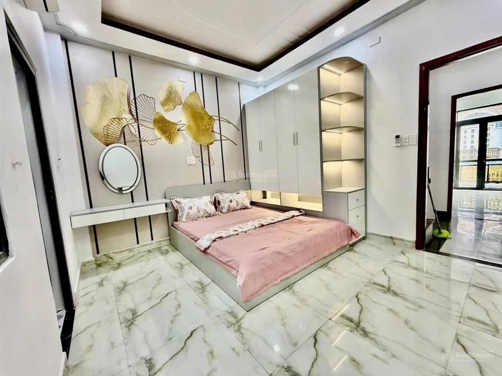 Bán nhà mặt phố đẹp tại hoàng liên, 16,2 tỷ, 102,6m2, 5pn, 4wc, chính chủ