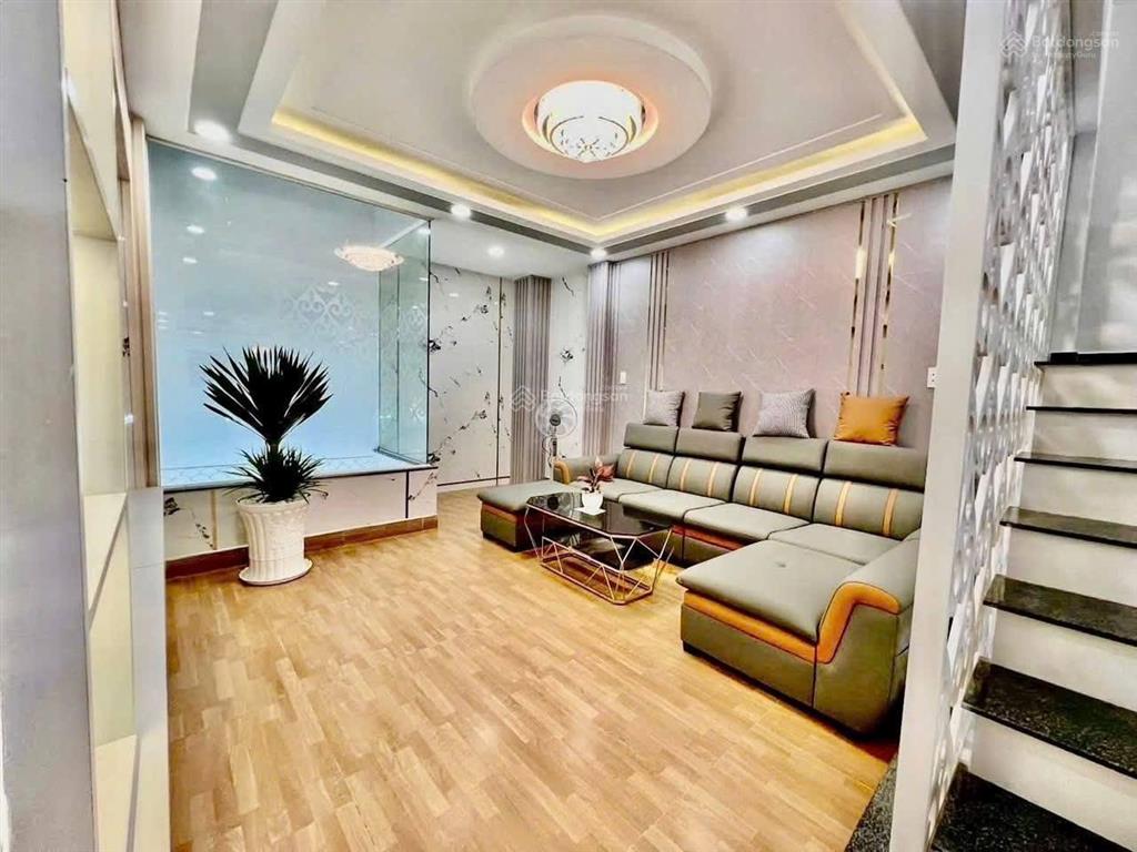 Bán nhà mặt phố đẹp tại hoàng liên, 16,2 tỷ, 102,6m2, 5pn, 4wc, chính chủ