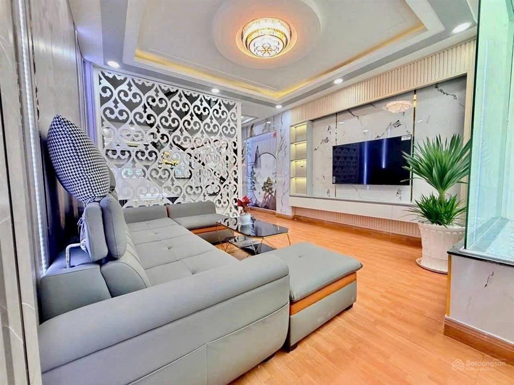 Bán nhà mặt phố đẹp tại hoàng liên, 16,2 tỷ, 102,6m2, 5pn, 4wc, chính chủ
