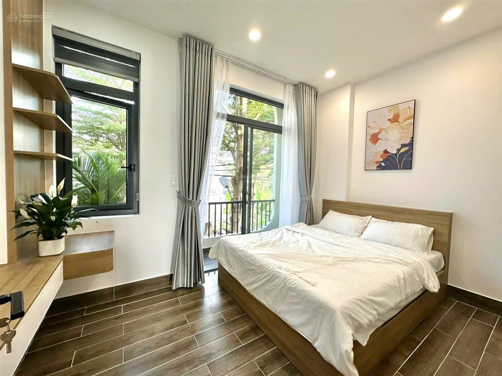 Nhà đẹp ở ngay3 tầng full nội thất  đường thông 8mcạnh liên phường q9chỉ nhẹ 6 tỷthương lượng