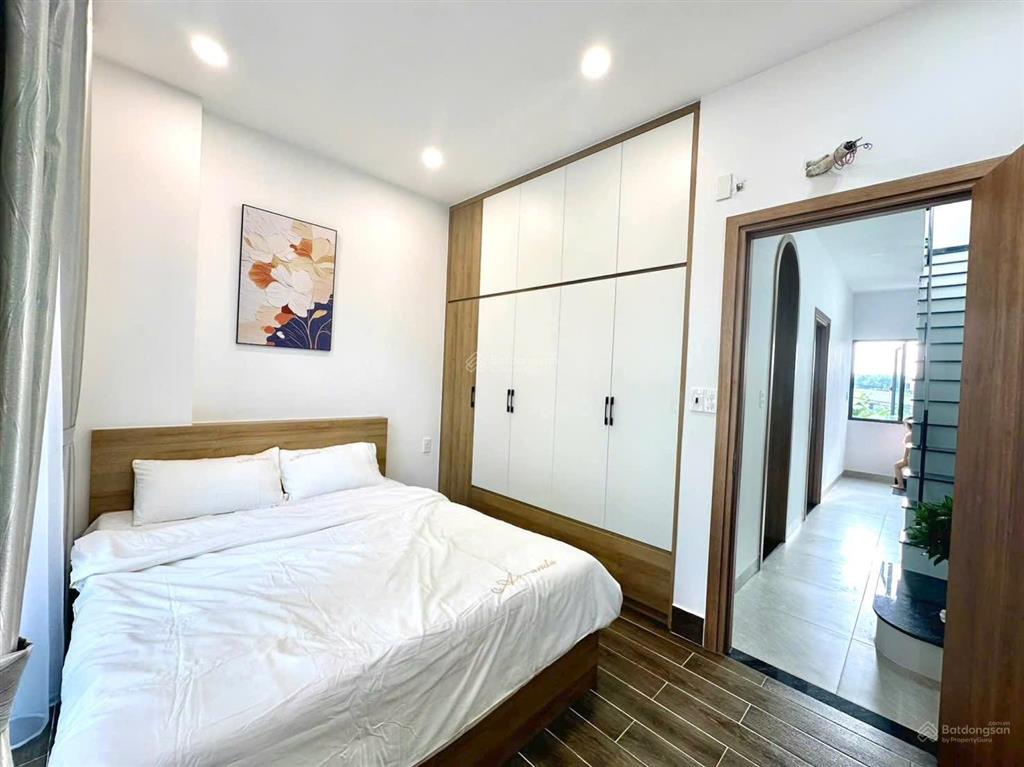 Nhà đẹp ở ngay3 tầng full nội thất  đường thông 8mcạnh liên phường q9chỉ nhẹ 6 tỷthương lượng