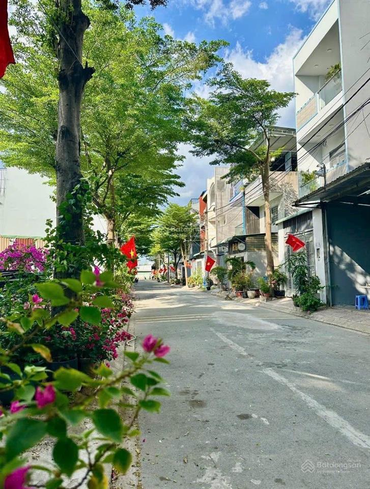 Nhà đẹp ở ngay3 tầng full nội thất  đường thông 8mcạnh liên phường q9chỉ nhẹ 6 tỷthương lượng