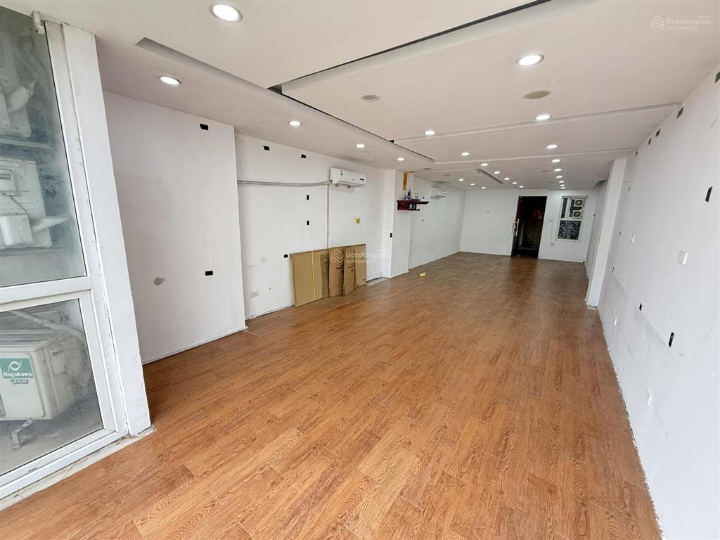 Sàn vp siêu rẻ mặt phố đống đa  ô chợ dừa 80 m2  11 triệu. 0389 930 ***