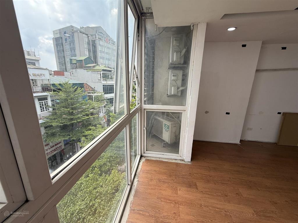 Sàn vp siêu rẻ mặt phố đống đa  ô chợ dừa 80 m2  11 triệu. 0389 930 ***