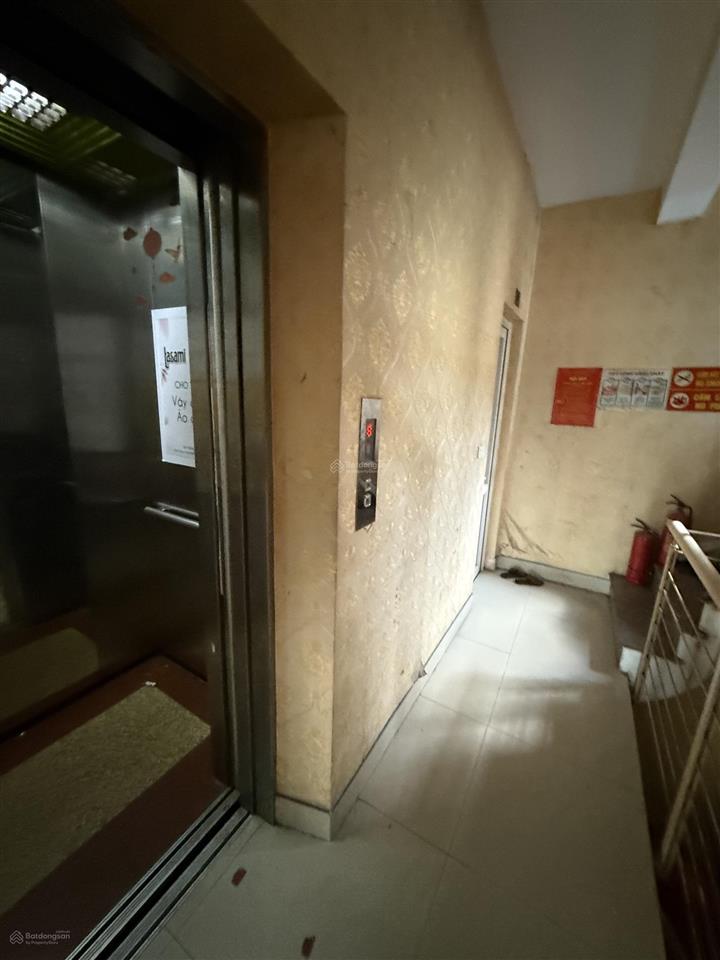 Sàn vp siêu rẻ mặt phố đống đa  ô chợ dừa 80 m2  11 triệu. 0389 930 ***