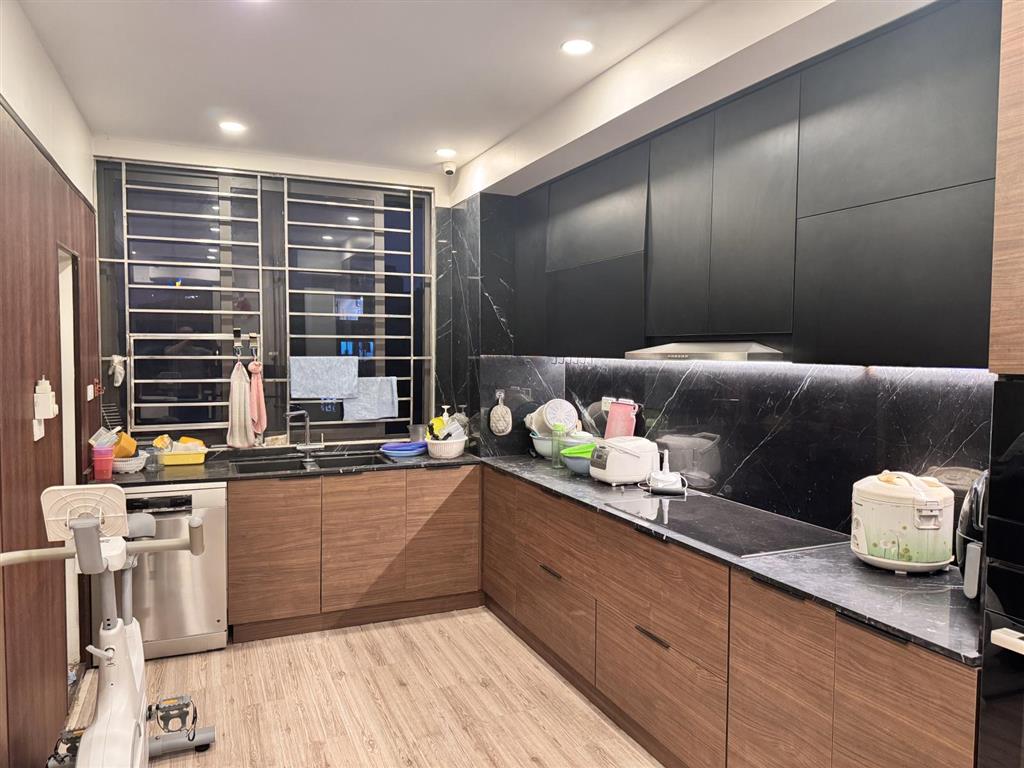 Gấp! mặt phố đống đa, view hồ, vỉa hè 5m, đường ô tô 11m, tm, ở/cho thuê, sổ cc, 56m2*7t, mt 6m
