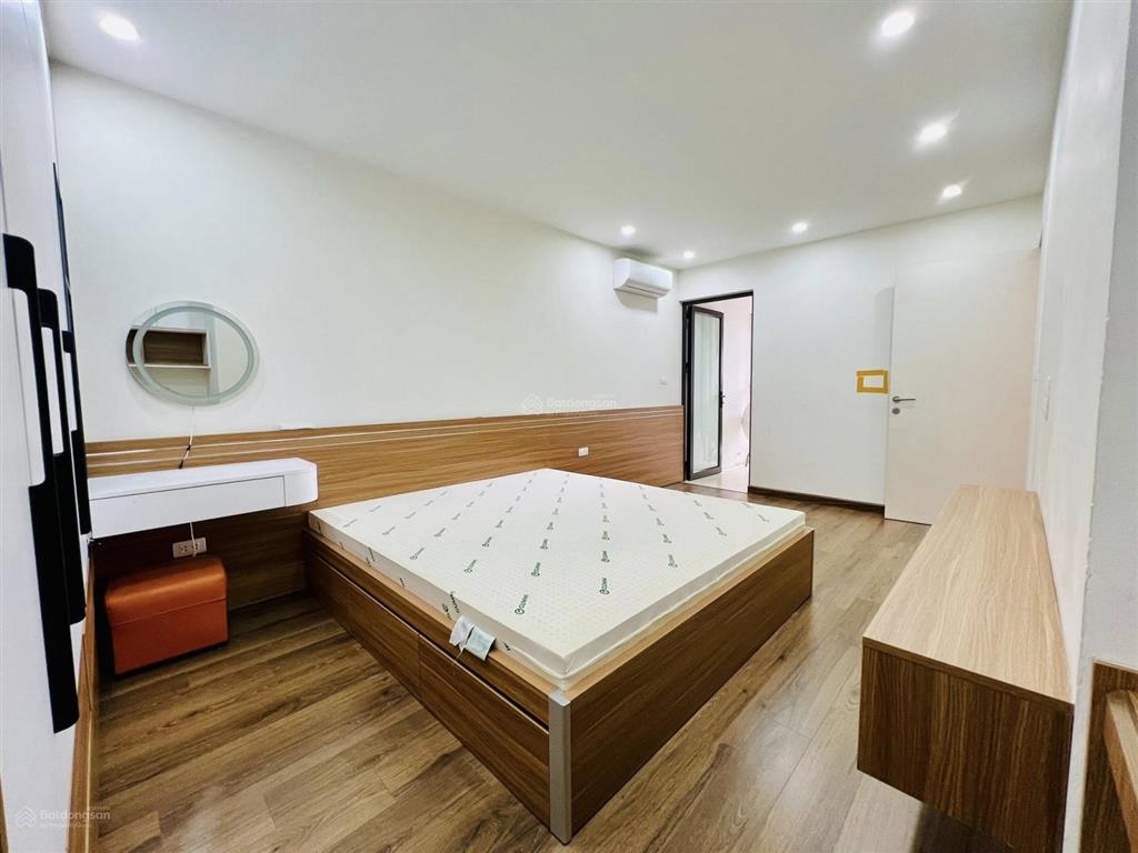 Căn hộ the ninety complex  90 đường láng 70m2, 2pnkk, tòa mới, view đẹp, lốt để ô tô, ở ngay