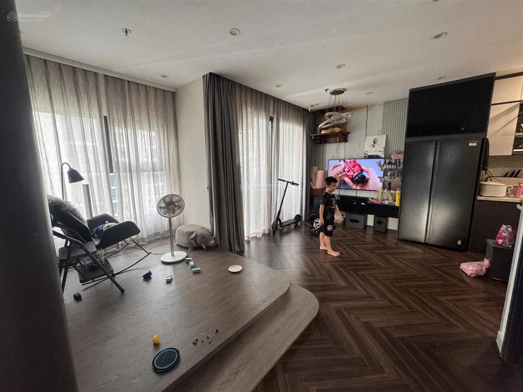Hoa hậu! chung cư hoàng cầu 3 mặt thoáng view hồ, 69m2, 3 ngủ, tiện ích đầy đủ, sổ chính chủ.